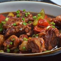 เนื้อตุ๋นน้ำแดง红烧牛腩
