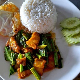 ร้านอาหารตามสั่งเจ๊พร ประตูขาว By เชฟพงค์