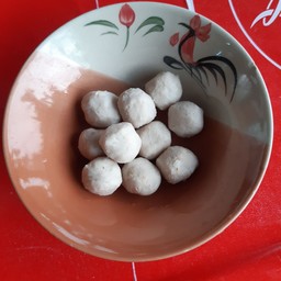 ลูกชิ้นลวก