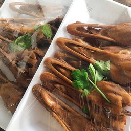 ปากเป็ดพะโล้ (ปากล่างติดลิ้น)