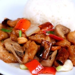 ข้าว+ไก่ผัดพริกเม็ดมะม่วงหิมพานต์