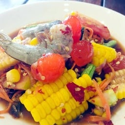 ส้มตำข้าวโพดกุ้งสด