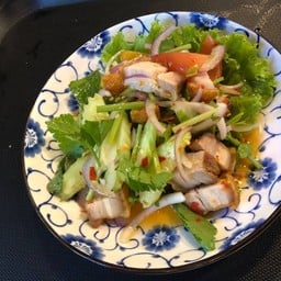 ยำหมูกรอบ