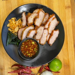 คอหมูทอด กับข้าว