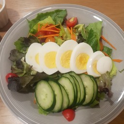 สลัดไข่ต้ม