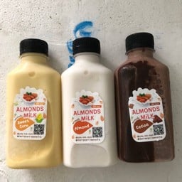 Almond & Avocado Milk (นมอัลมอนด์ & อโวคาโด) by คุณพิว
