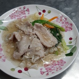 ราดหมูเส้นใหญ่