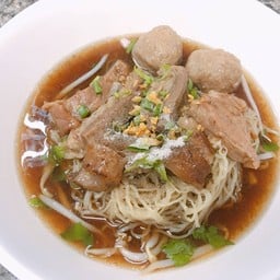 ตุ๋นสะดุ้ง ก๋วยเตี๋ยวหมูตุ๋น/เนื้อตุ๋น ศูนย์อาหารข้าง Top Daily