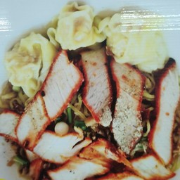 บะหมี่เกี๊ยวหมูแดง