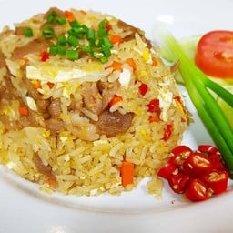 ข้าวผัดหมูย่างพริกสด