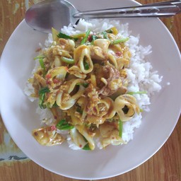 ผัดผงกระหรี่ทะเล