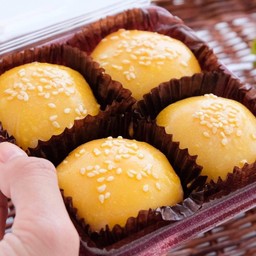 ขนมเปี๊ยะไข่เค็มลาวา