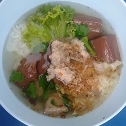 ข้าวราดต้มเลือดหมู