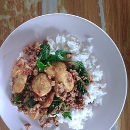 กระเพราหมูสับเต้าหู้ไข่