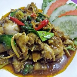 ผัดพริกแกง