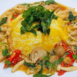 ข้าวไข่ข้นกะเพราเห็ด