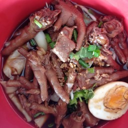 ก๋วยจั๊บไก่ป้าทิพย์ป้าหม่อมหน้าโรงเรียนท.4