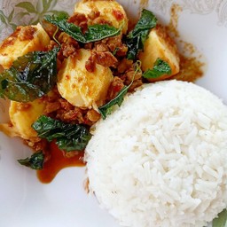 กระเพราเต้าหู้หมูสับ