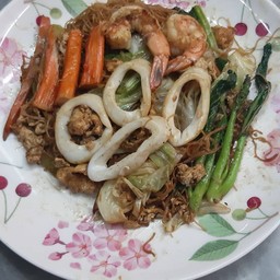 ผัดซีอิ้วทะเลเส้นใหญ่