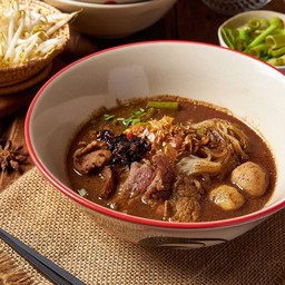 เส้นหมี่น้ำตกเนื้อ