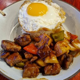 ข้าวเนื้อสันในผัดซอสบาร์บีคิว