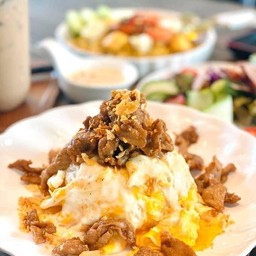 ข้าวไข่ข้นหมูกระเทียมเจียว