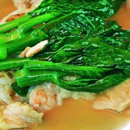 ราดหน้าคะน้าฮ่องกงหมู