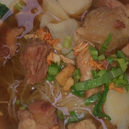 ก๋วยเตี๋ยวเนื้อตุ๋นรวมมิตร_89บาท