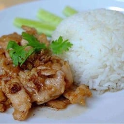 ข้าวราดผัดกระเทียม