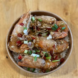 ข้าวราดกุ้งแม่น้ำคั่วพริกเกลือ