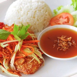 ข้าวปลาทอดซอสมะขาม