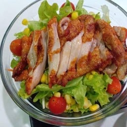สลัดไก่เผ็ด
