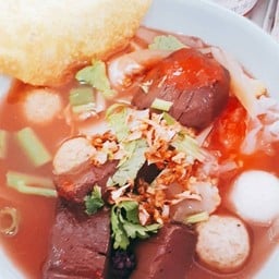 ก๋วยเตี๋ยว รสเด็ด เจ๊จา ในปั้ม ปตท.