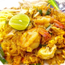 วุ้นเส้นผัดไทยกุ้งสดทรงเครื่อง