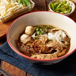 เส้นใหญ่น้ำตกเนื้อ