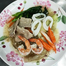 ราดหน้ารวมมิตรหมี่กรอบ