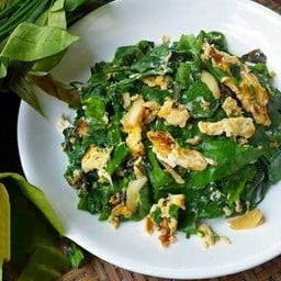 ใบเหลียงผัดไข่