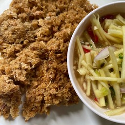 ข้าวยำปลาดุกฟู