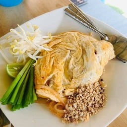 ผัดไทยรวมมิตรทะเล