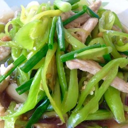 ผัดพริกหยวกราดข้าว