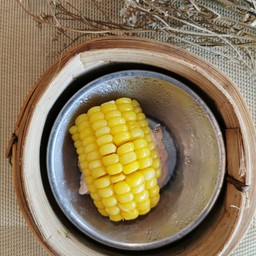 ลูกชิ้นหมูหน้าข้้าวโพด