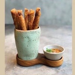 ป่อเปี๊ยะไส้ผัก น้ำจิ้มสูตรฮอยอัน