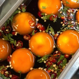 เซต ข้าวหุงน้ำอัญชัน ไข่ดองน้ำปลา 5 ฟอง แถมน้ำจิ้มซีฟู๊ด