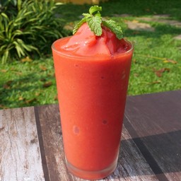 สตรอว์เบอร์รี่สมูทตี้