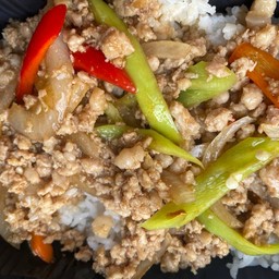 ข้าวราดผัดพริกหยวกหมูสับ