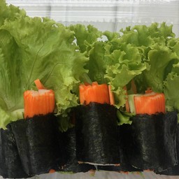 สลัดโรลปูอัดแผ่นสาหร่าย