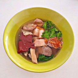 ก๋วยจั๊บ ต้มเลือดหมู  ข้าวหมูแดง  โจ๊กหมู หมู่บ้านพุดตาน