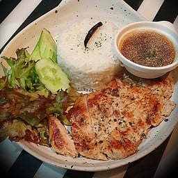 ข้าวหมูย่าง จิ้มแจ่ว