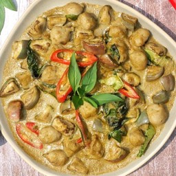 ลูกชิ้นปลากรายผัดเขียวหวานแห้ง