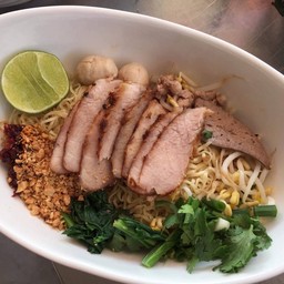 ก๋วยเตี๋ยวเส้นบะหมี่ 2 ก้อนต้มยำ